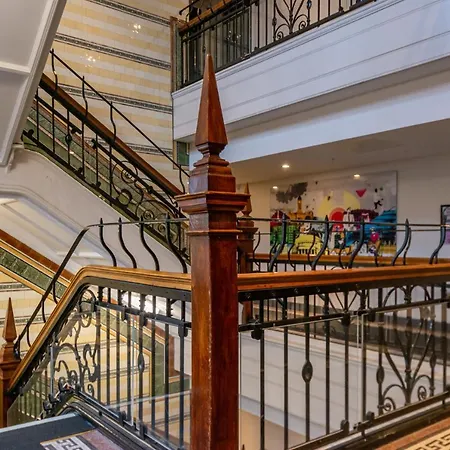 Roomzzz Victoria 4* Манчестер