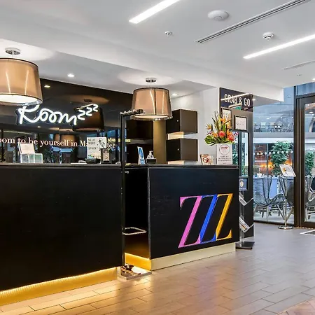 Roomzzz Victoria 4*