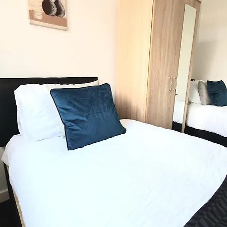 Salford Ark Comfort Near Salford Royal And Trafford Centre *