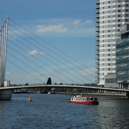 Quay Apartment *
