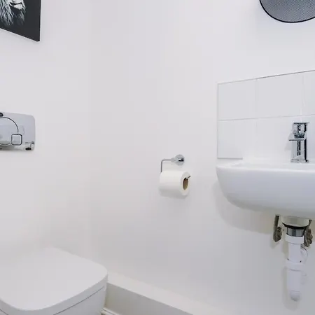 Отель Rest&recharge At Ridgefield House Манчестер