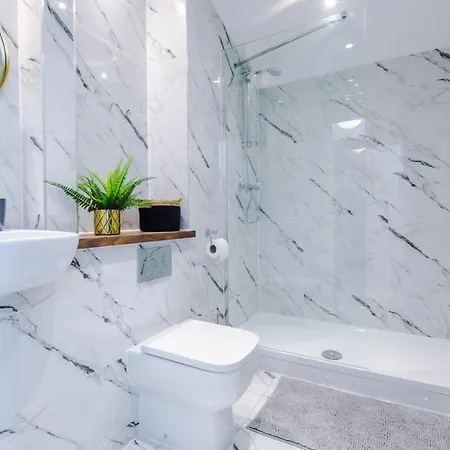 Отель Rest&recharge At Ridgefield House Манчестер