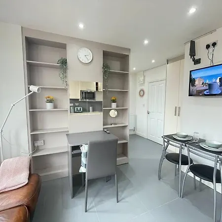 Apartment Bijou Studio Flat Curry Mile - Newly Renovated - Free Parking Manchester