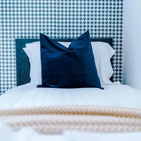 Rest&recharge At Ridgefield House Отель Манчестер