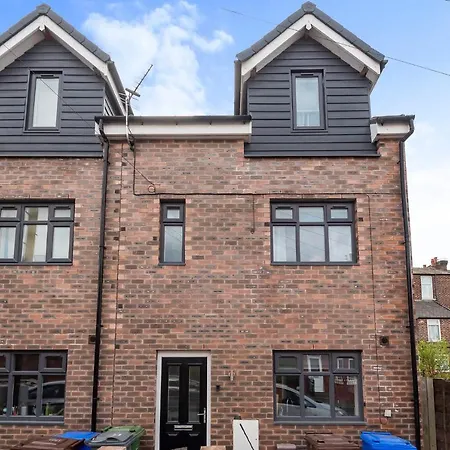Apartment Entire - Cosy 3 Bedroom House, Close To Levenshulme Station, 13 Mins To Centre