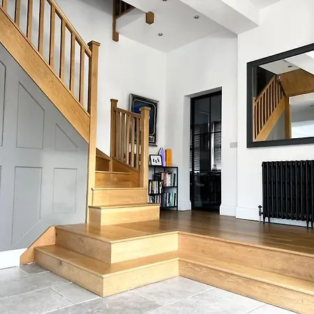 Dom wakacyjny Luxury Close To The With Hot Tub & Bbq Fire Pit. *