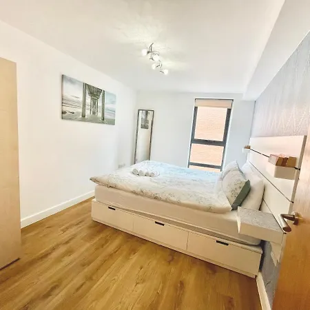 Two Bedrooms Flat - Centre * Manchester