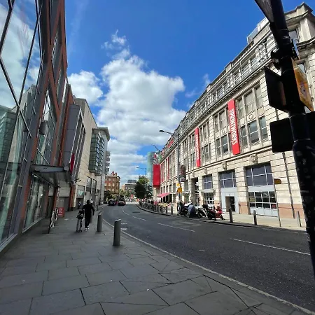Apartment Two Bedrooms Flat - Centre *
