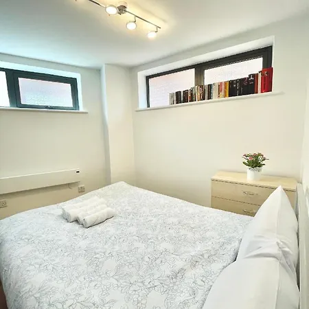 Two Bedrooms Flat - Centre * Manchester