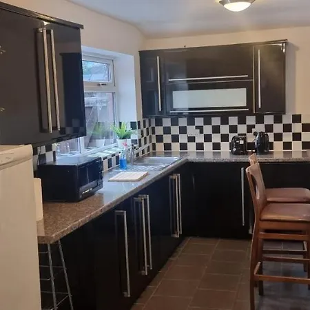 Budget 4 Bedroom House,entire Place.sleeps 10