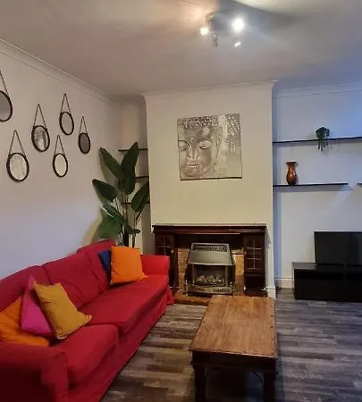 Budget 4 Bedroom House,entire Place.sleeps 10 Manchester