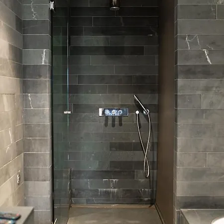 Luxury Three Bedroom Penthouse - By Resify