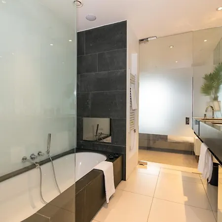 Apartment Luxury Three Bedroom Penthouse - By Resify *