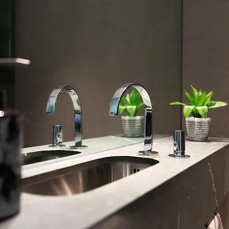 Luxury Three Bedroom Penthouse - By Resify Apartment *