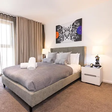 Luxury Three Bedroom Penthouse - By Resify Manchester