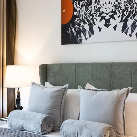 Luxury Three Bedroom Penthouse - By Resify Apartment *