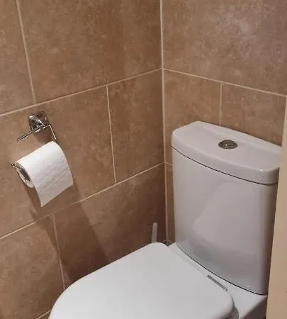 Budget 4 Bedroom House,entire Place.sleeps 10 Manchester