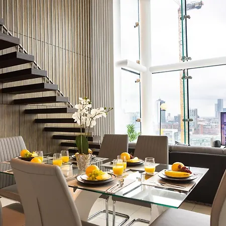 Luxury Three Bedroom Penthouse - By Resify Apartment Manchester