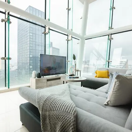 Luxury Three Bedroom Penthouse - By Resify Apartment Manchester