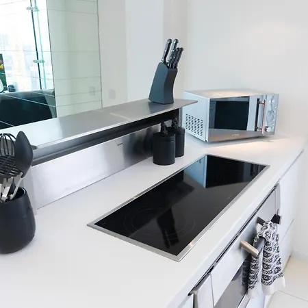 Apartment Luxury Three Bedroom Penthouse - By Resify *