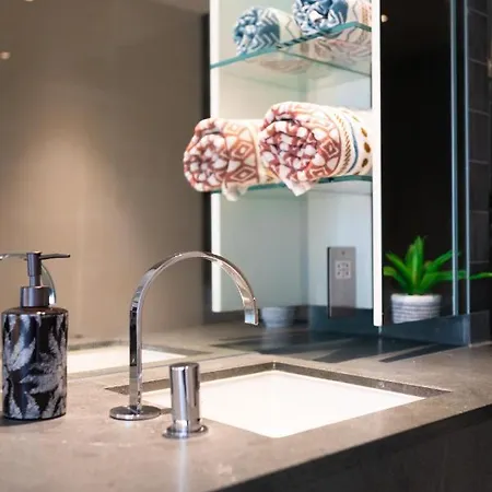 Apartment Luxury Three Bedroom Penthouse - By Resify