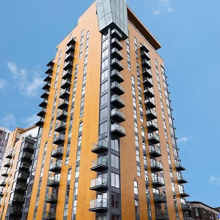 Luxury Three Bedroom Penthouse - By Resify * Manchester