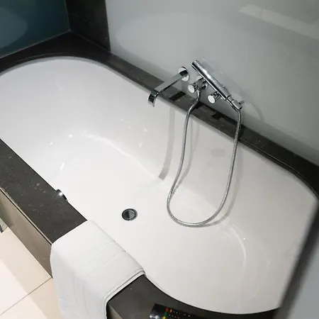 Luxury Three Bedroom Penthouse - By Resify