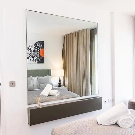 Luxury Three Bedroom Penthouse - By Resify Apartment *