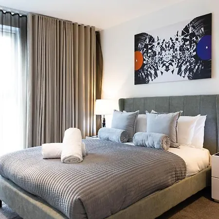 Luxury Three Bedroom Penthouse - By Resify Apartment *