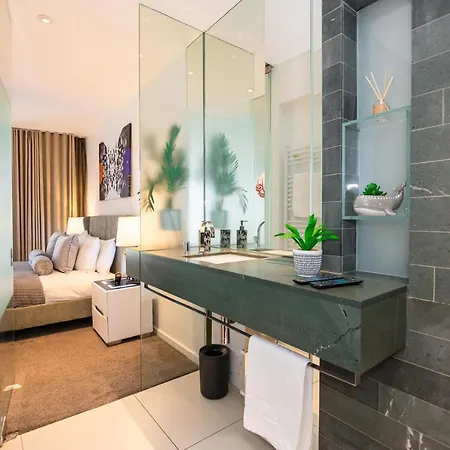 Luxury Three Bedroom Penthouse - By Resify