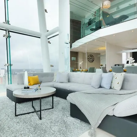 Luxury Three Bedroom Penthouse - By Resify Apartment *