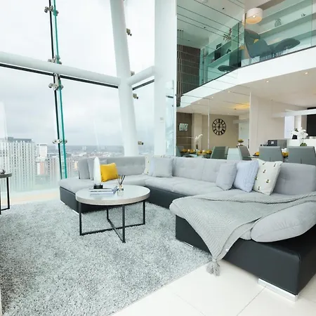 Apartment Luxury Three Bedroom Penthouse - By Resify *