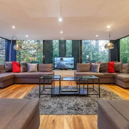 Mansion With Pool & Hot Tub Manchester Manchester