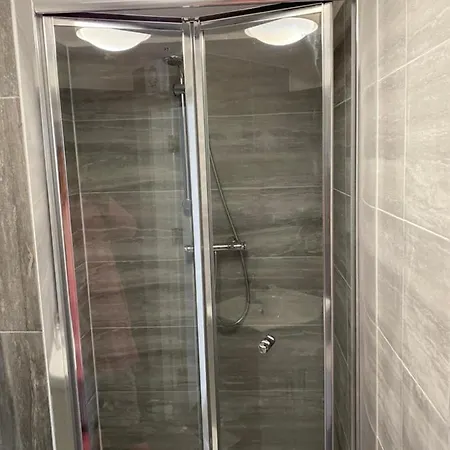 Beautiful Basement En-suite Manchester