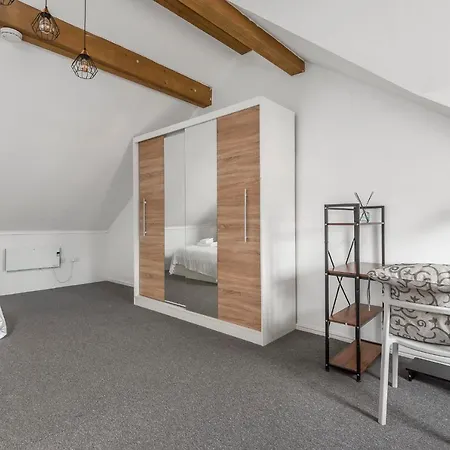 Apartment Entire - Cosy 3 Bedroom House, Close To Levenshulme Station, 13 Mins To Centre *
