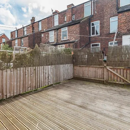 Apartment Entire - Cosy 3 Bedroom House, Close To Levenshulme Station, 13 Mins To Centre *