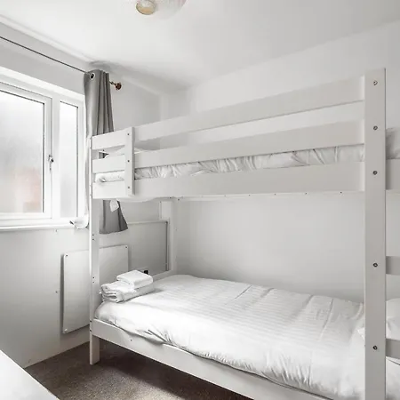 Entire - Cosy 3 Bedroom House, Close To Levenshulme Station, 13 Mins To Centre Apartment Manchester