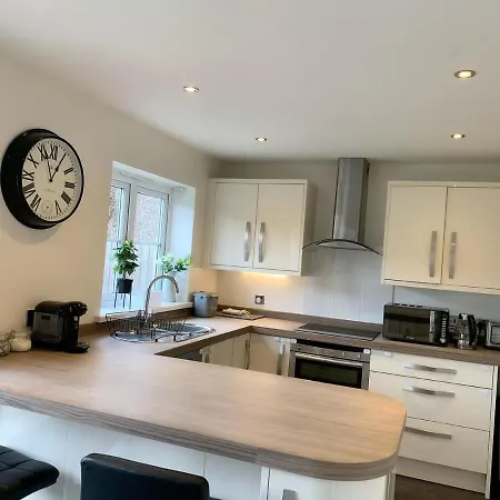 Holiday home Spacious And Amazing 4 Bedroom Detached House