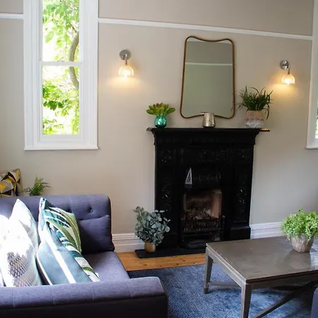 Lock Keepers - Detached House In The