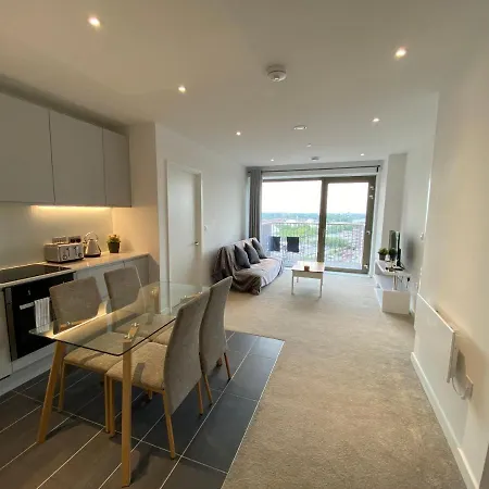 Apartment Modern 2 Bedroom Central *