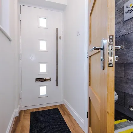 Vakantiehuis Stylish 4 Bedroom Close To City Centre *