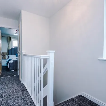 Vakantiehuis Stylish 4 Bedroom Close To City Centre