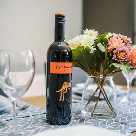 Stylish 4 Bedroom Close To City Centre *