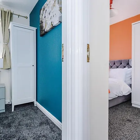 Vakantiehuis Stylish 4 Bedroom Close To City Centre