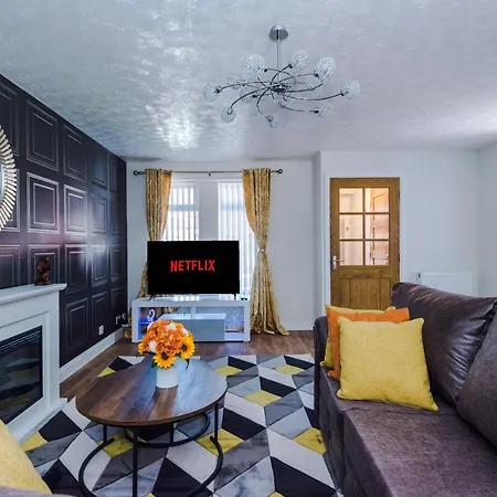 Stylish 4 Bedroom Close To City Centre *