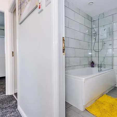 Vakantiehuis Stylish 4 Bedroom Close To City Centre