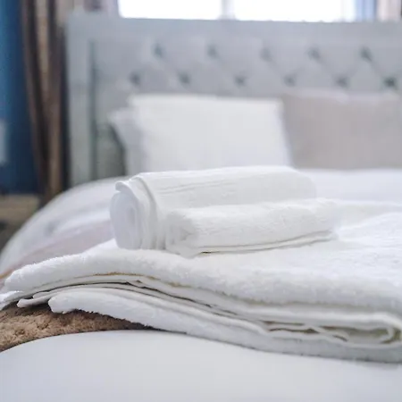 Stylish 4 Bedroom Close To City Centre Vakantiehuis Manchester