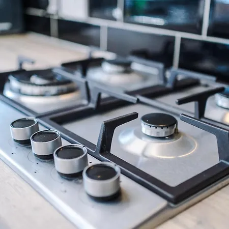 Stylish 4 Bedroom Close To City Centre