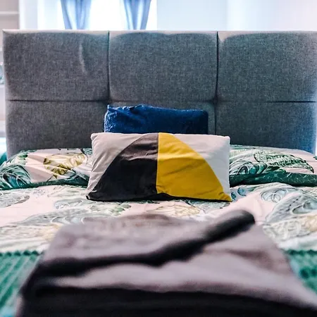 Spacious - Sleeps 9