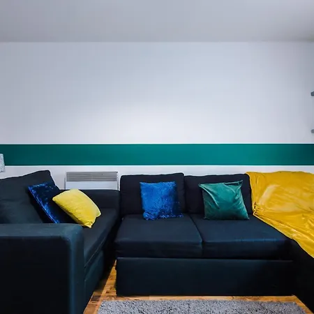 Spacious - Sleeps 9 *